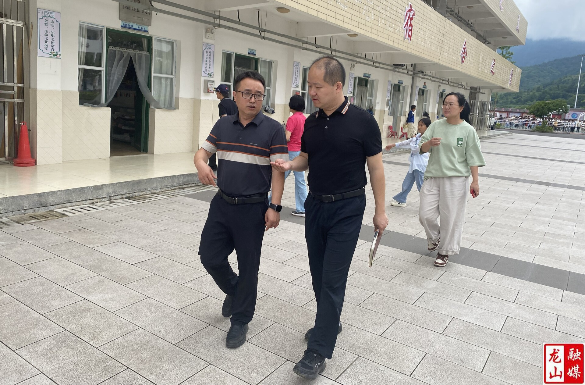 省委金融办与芙蓉区工作队联合调研靛房九年制学校