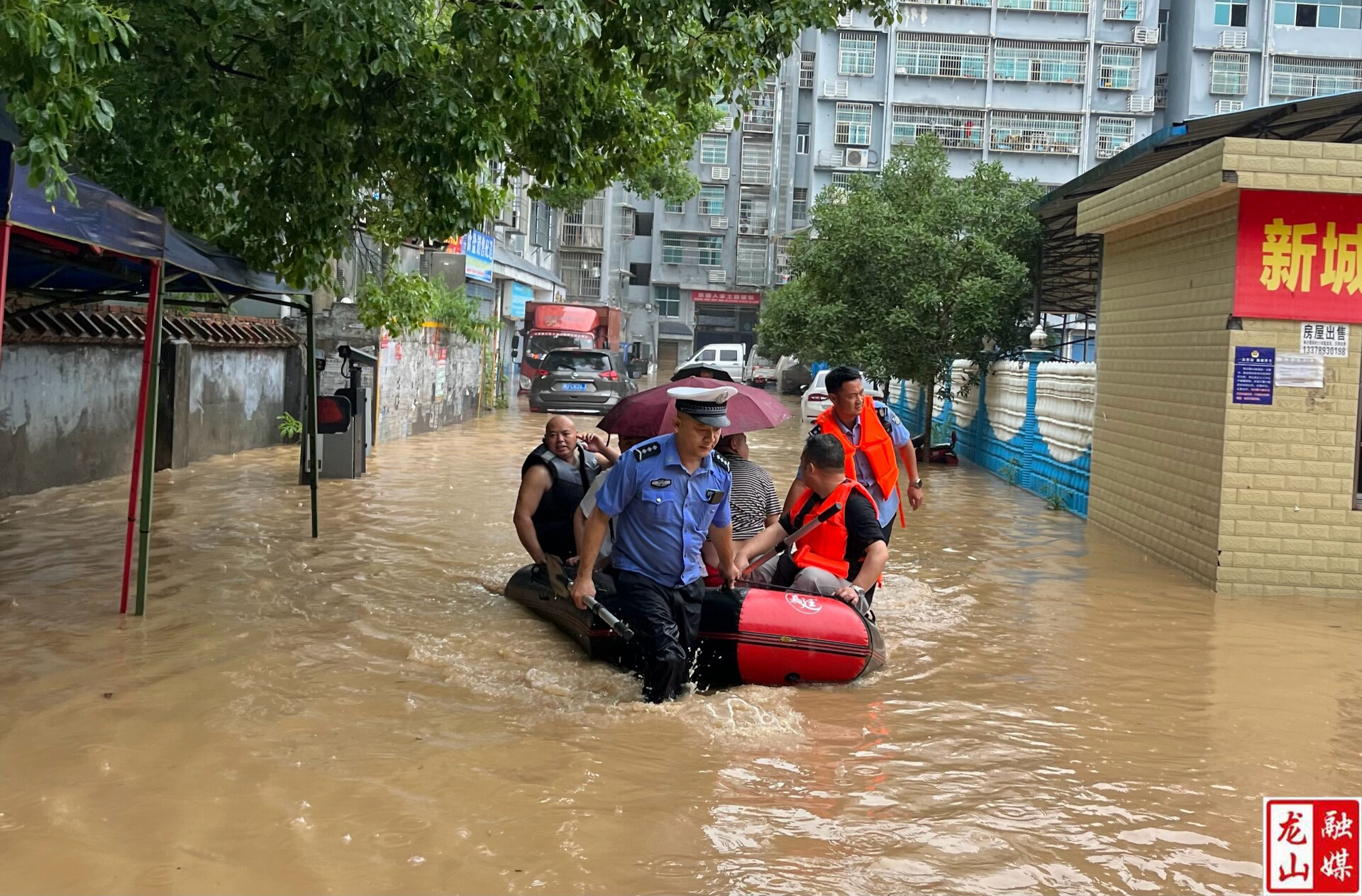兴隆街道抗洪救灾纪实