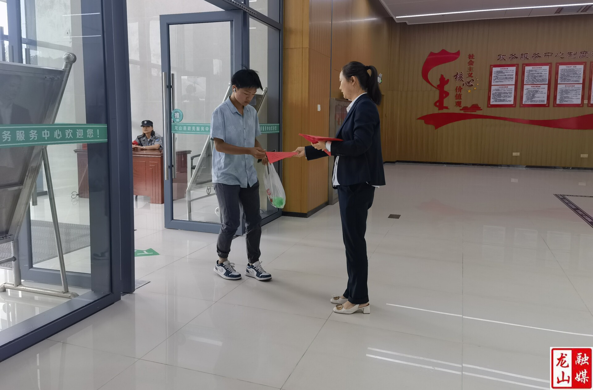 县行政审批局多举措筑牢防非“安全线”