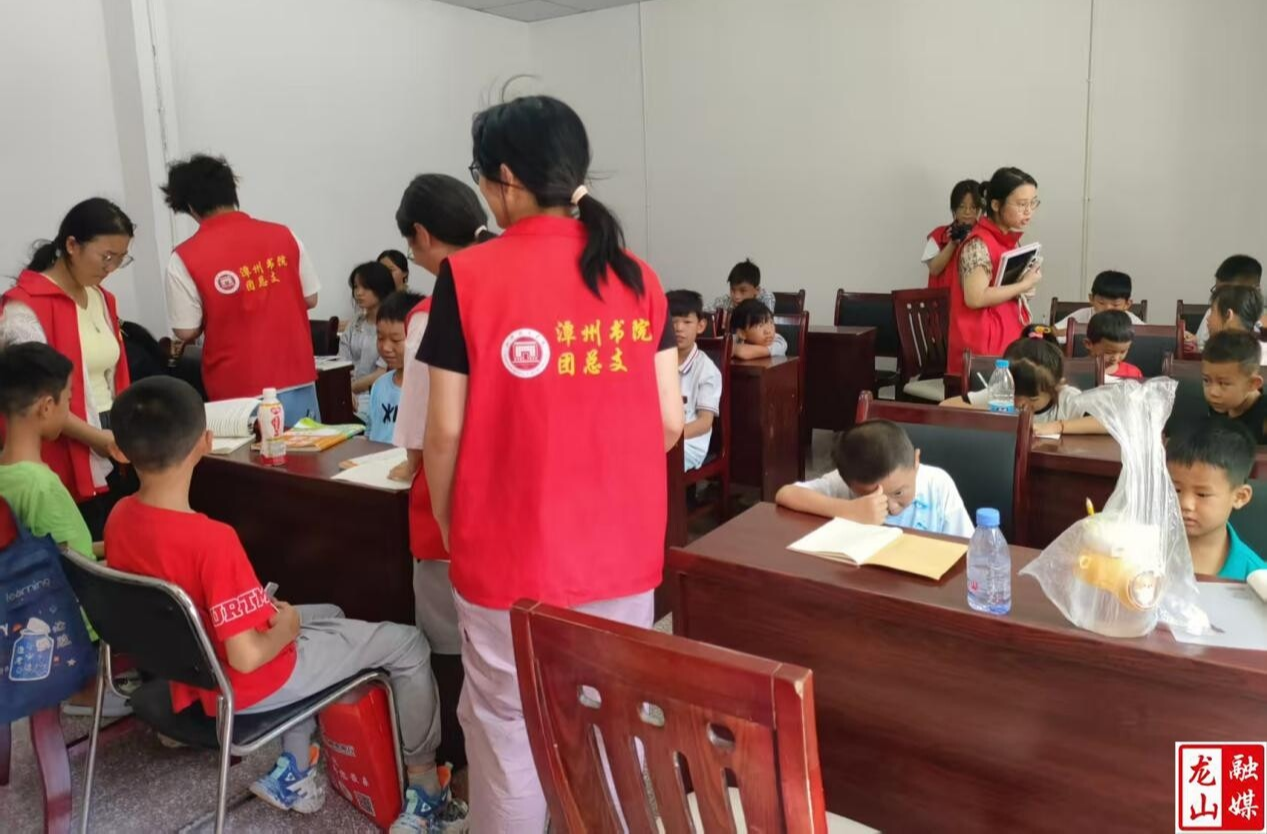 湘潭理工学子暑期支教树比村