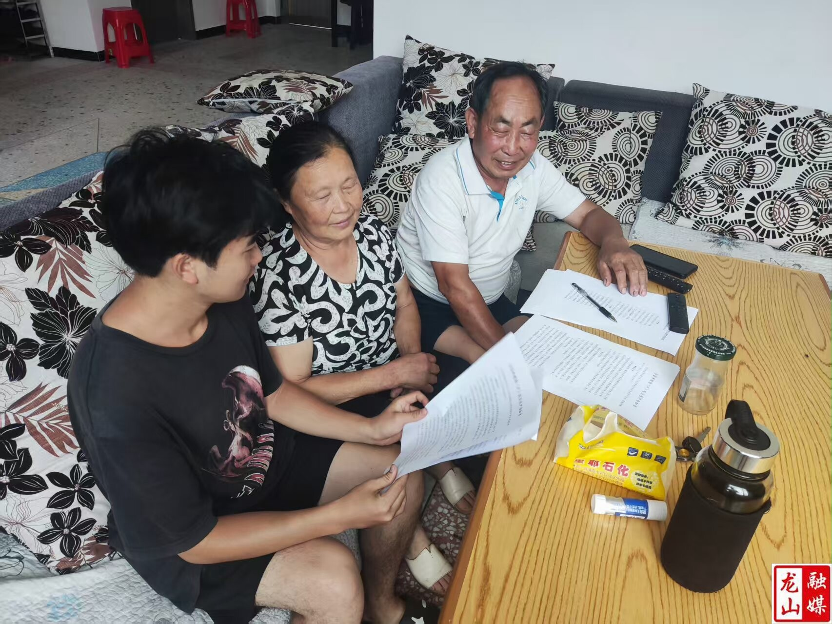 咱果乡开展秸秆禁烧入户宣传 筑牢生态“防火墙”