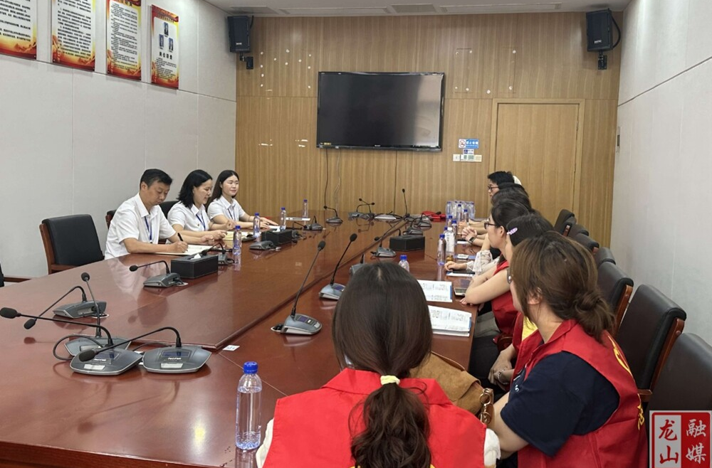 从 “参观窗口” 到 “走上岗位”：返乡大学生在市民之家开启实习第一课