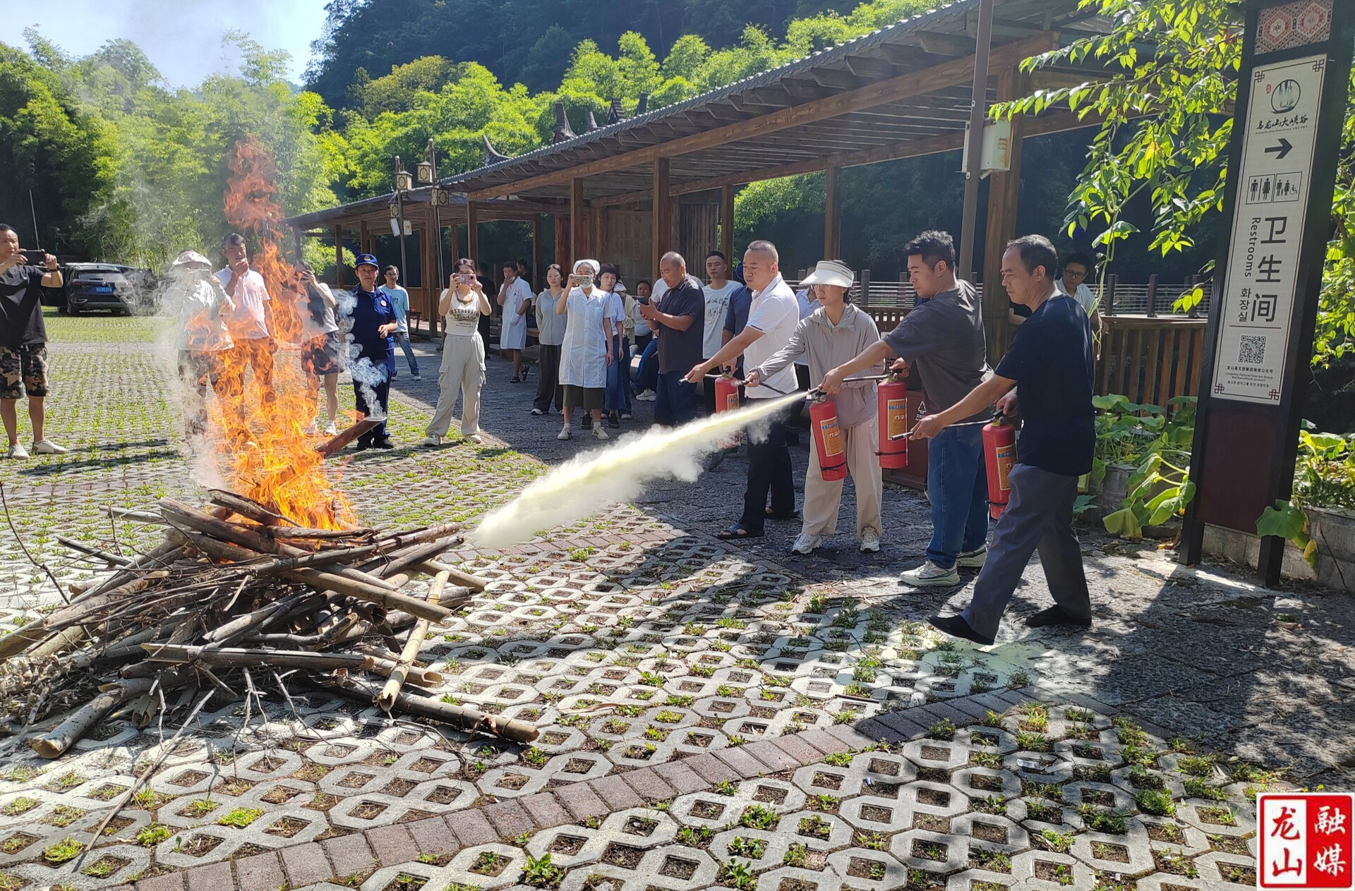 龙山：沉浸式“逃生剧本杀” 乌龙山景区消防实战体验开演