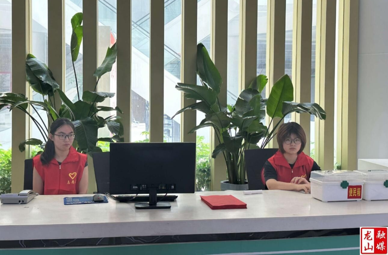 县市民之家：高峰服务“不打烊” 秩序温情两相宜