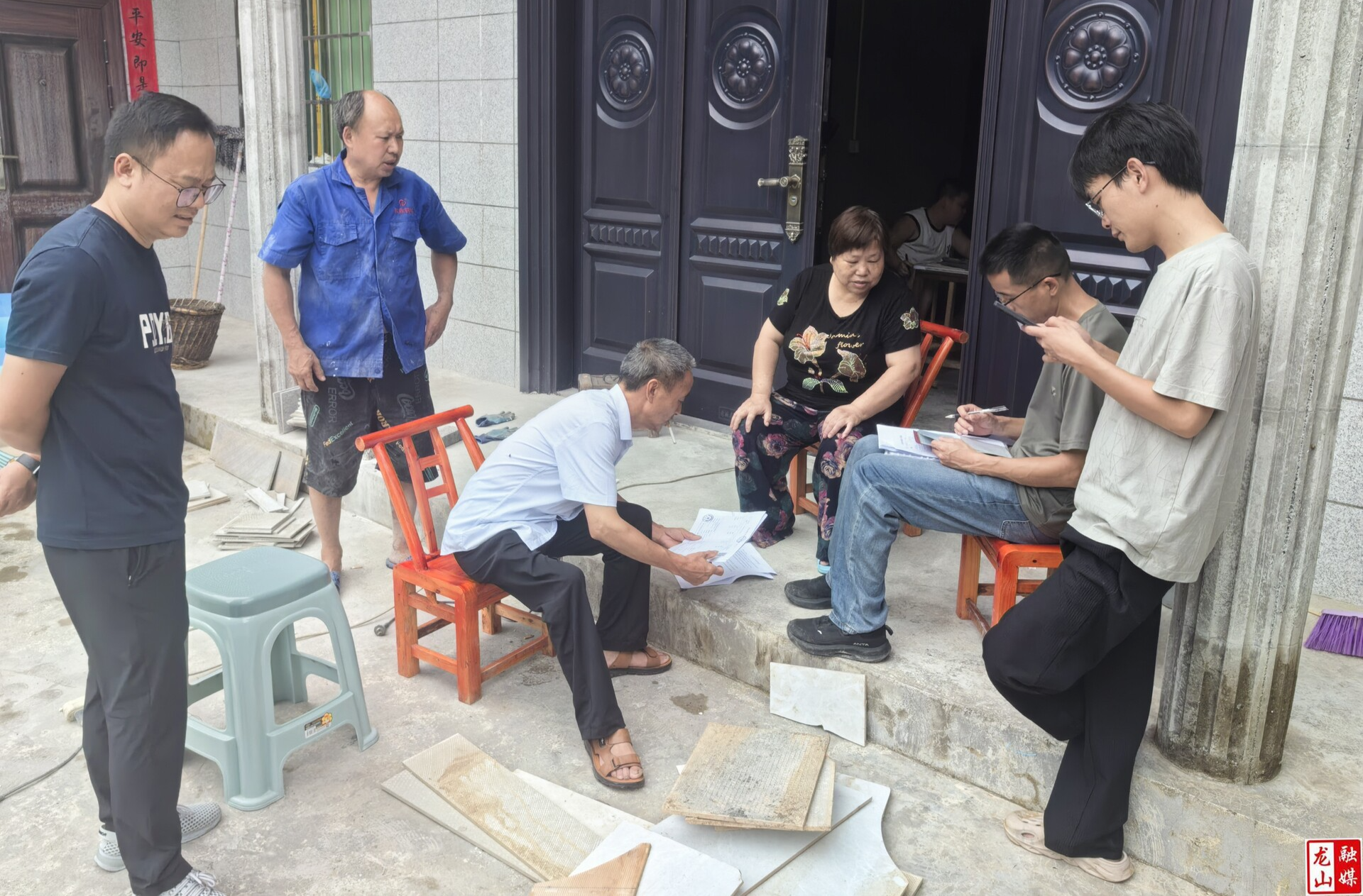 咱果乡：入户走访低保户  情系民生暖人心