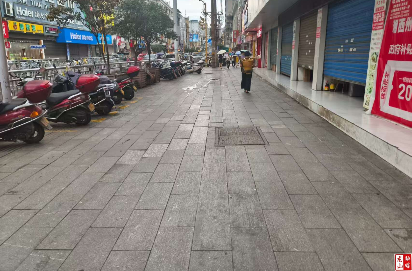 县城管局持续巩固综合环境秩序整治成效 市容焕新获群众好评