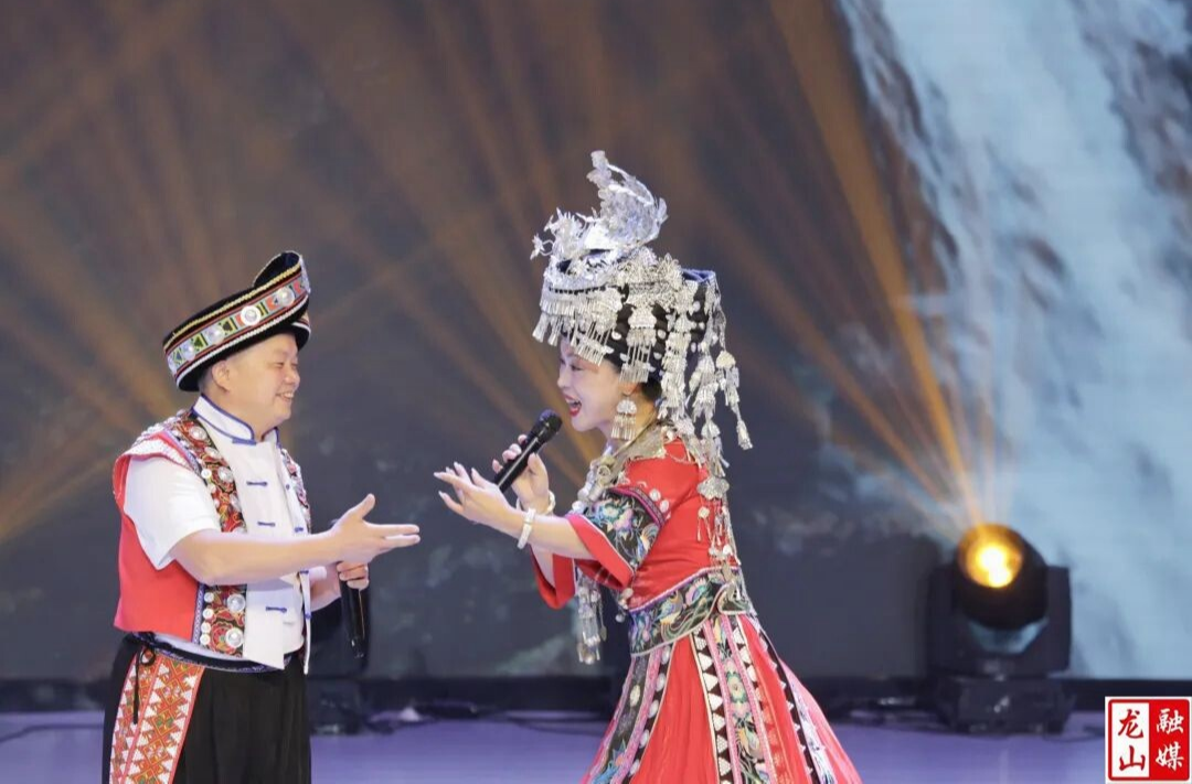 向宽志在第九届西部民歌会荣获最佳演唱奖