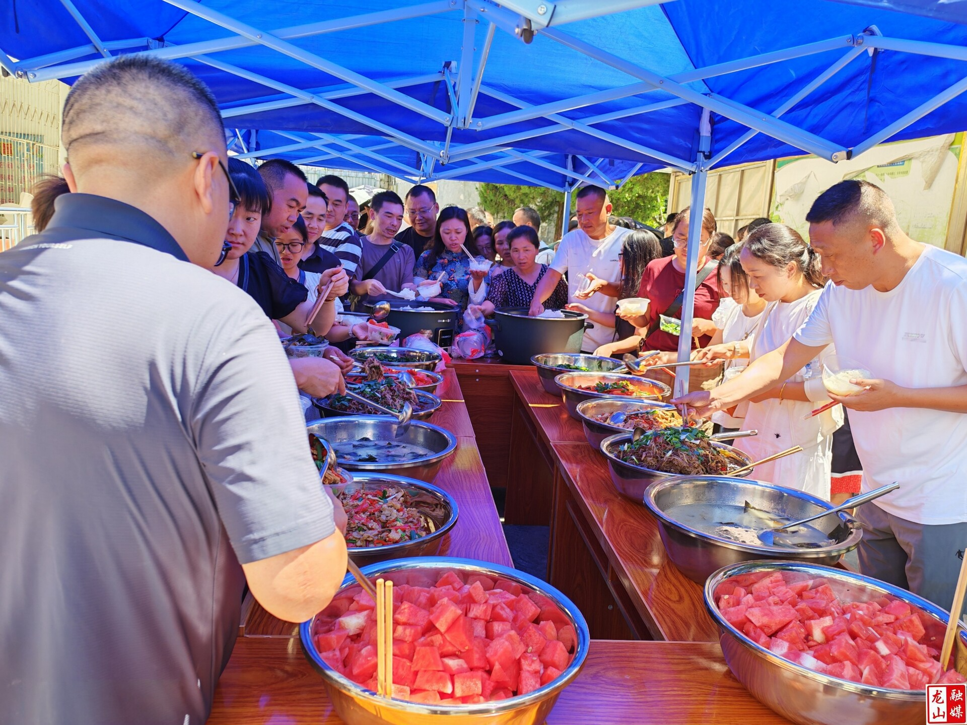 龙山三小食堂获赞“培训亮点”：营养餐食守护教师健康