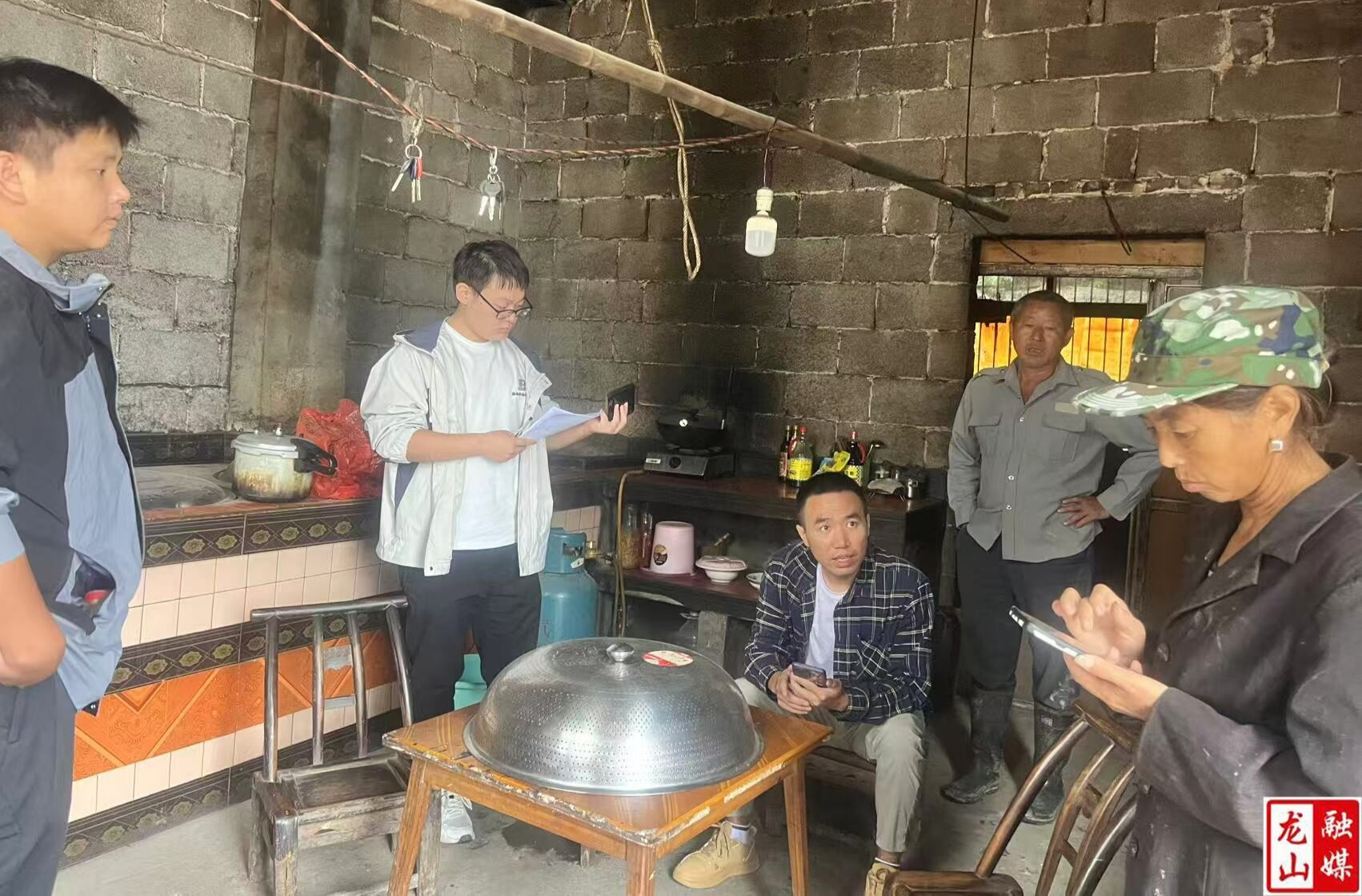 洛塔乡防返贫监测入户走访