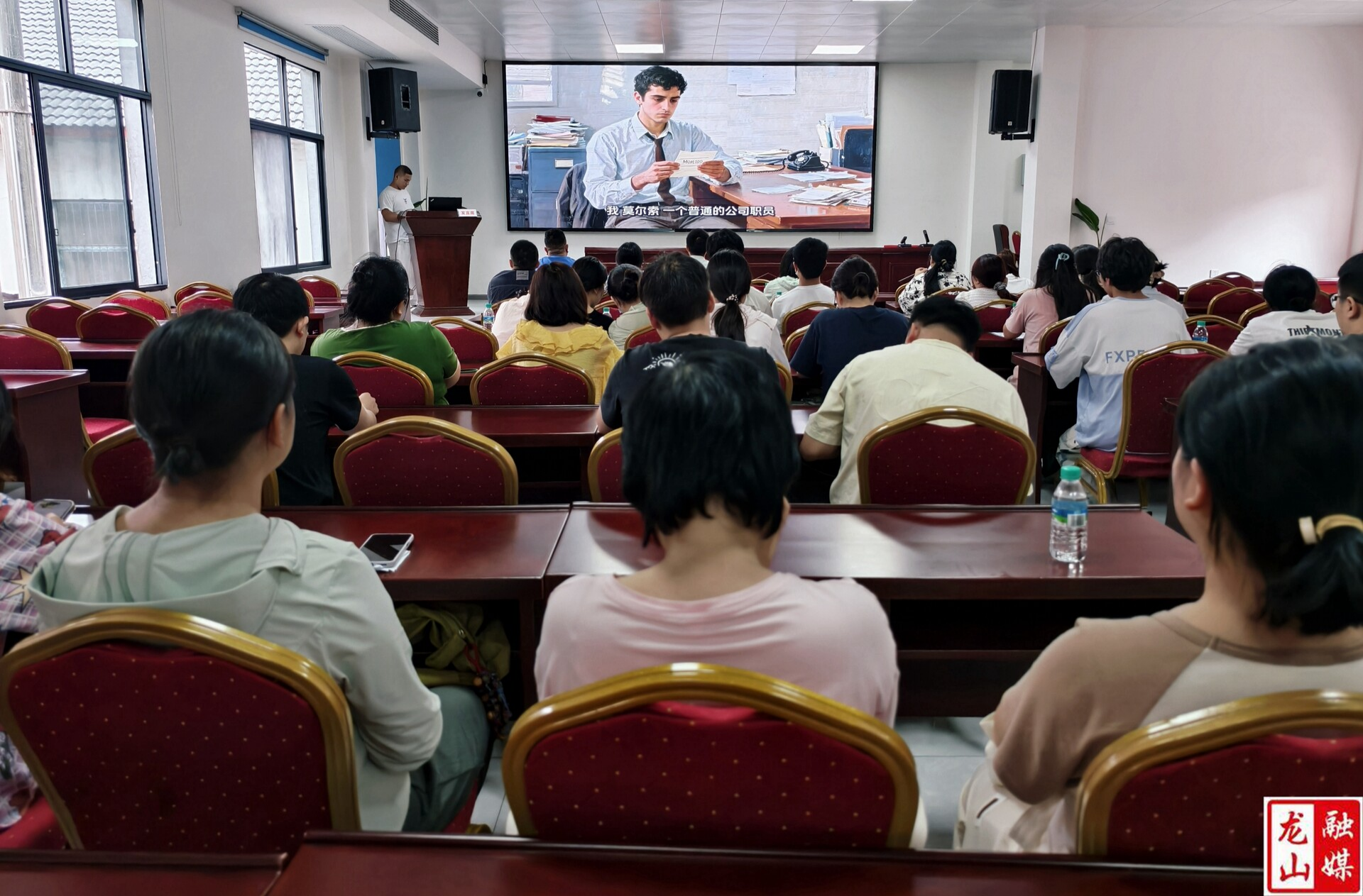 县中医院：书香润医心 “清风”满杏林