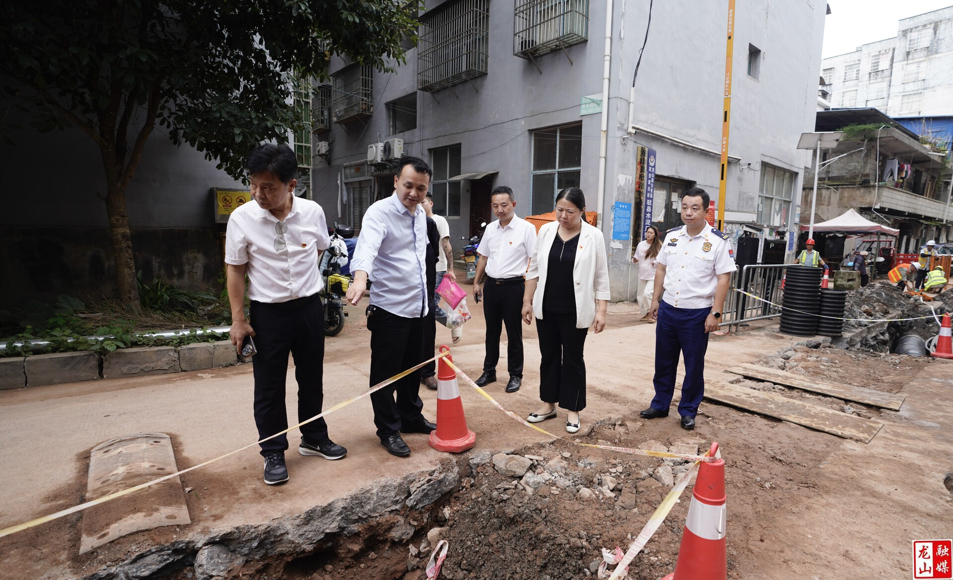 时荣芬调研城区中压燃气管道老化更新改造项目建设