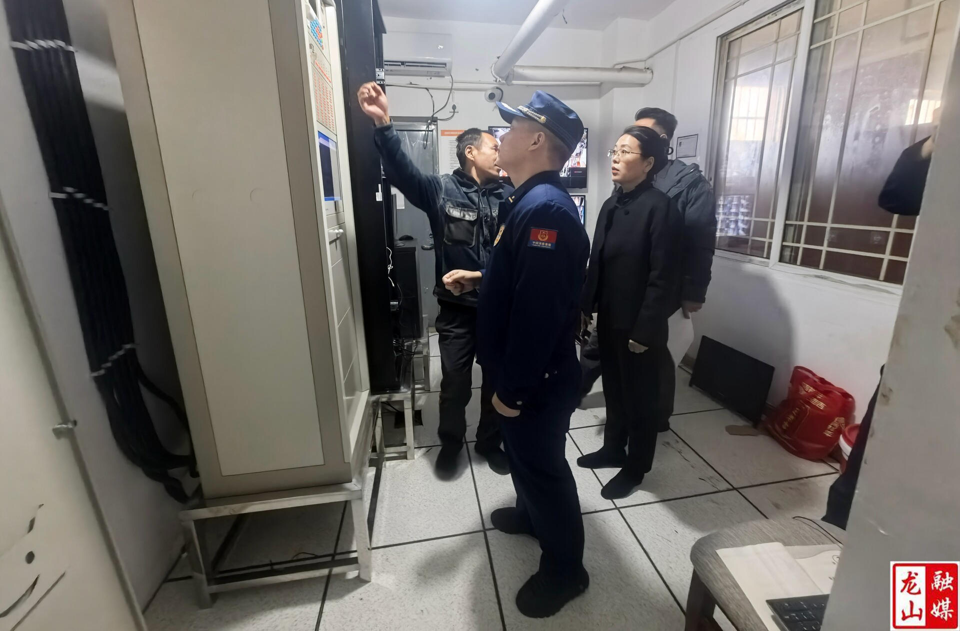 龙山县消防救援大队持续筑牢人员密集场所安全防线