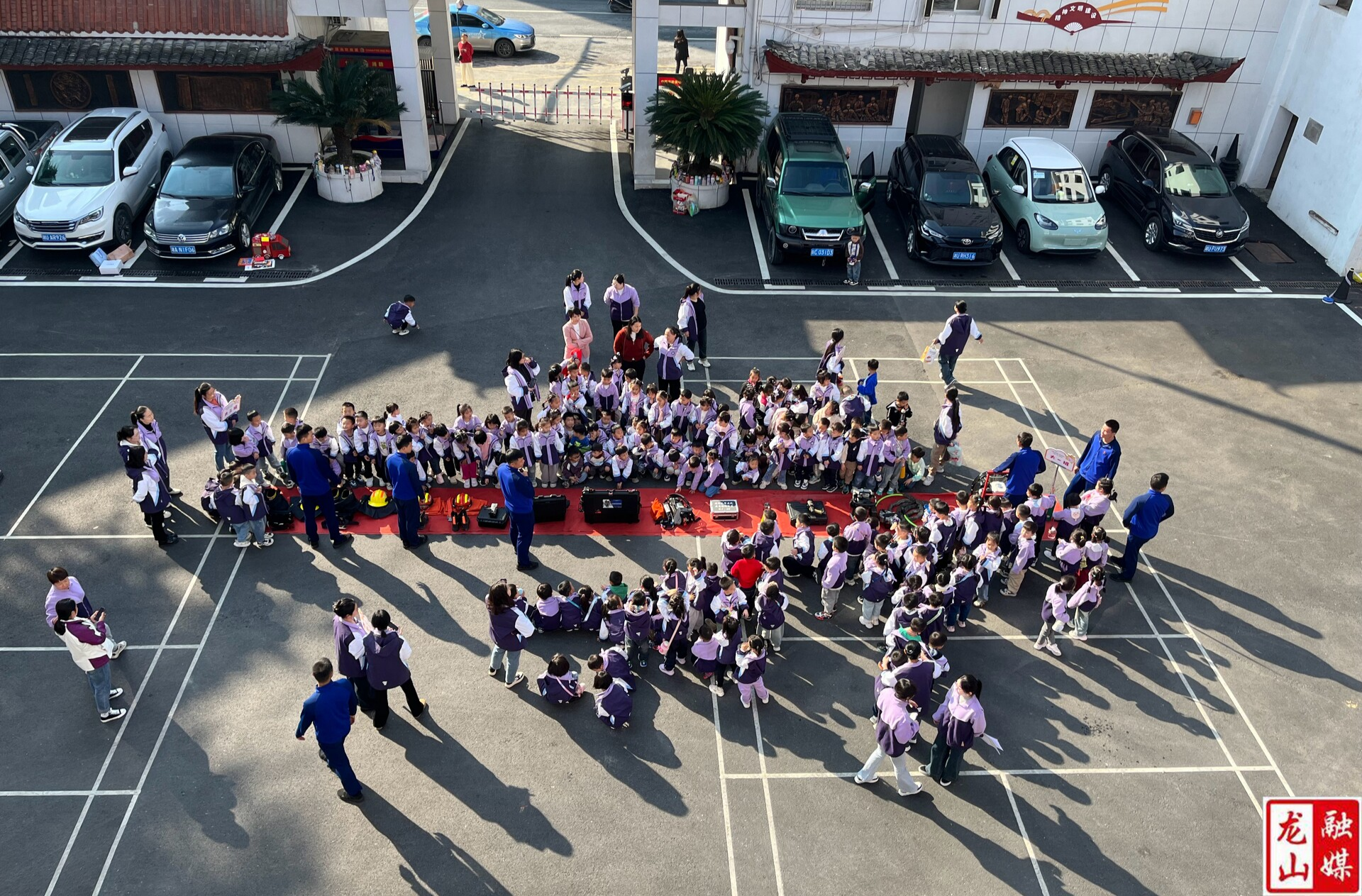 龙山消防“三部曲”预热宣传月 筑起秋冬“防火墙”