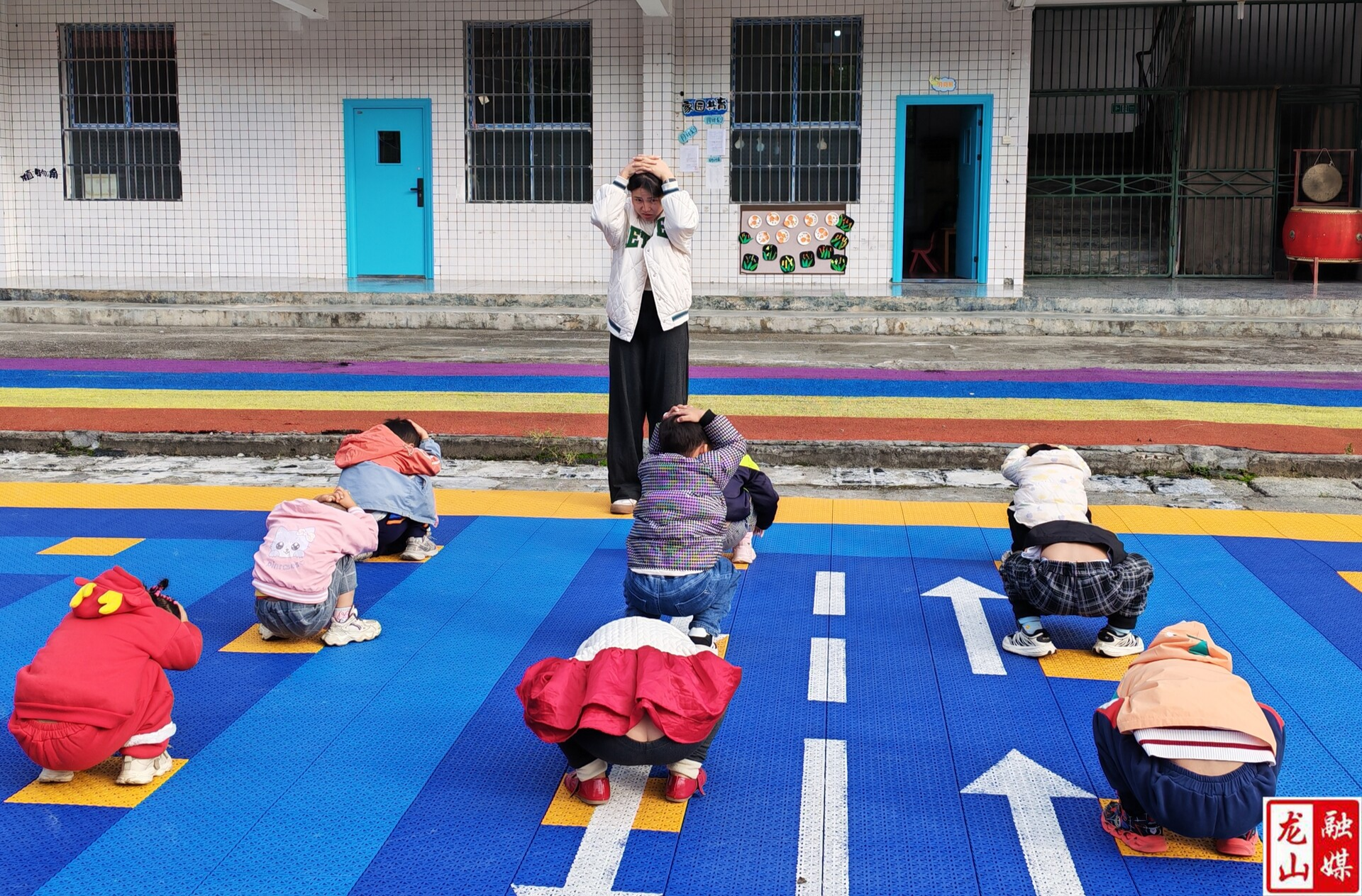 靛房镇中心幼儿园：临“震”不乱  你我同行