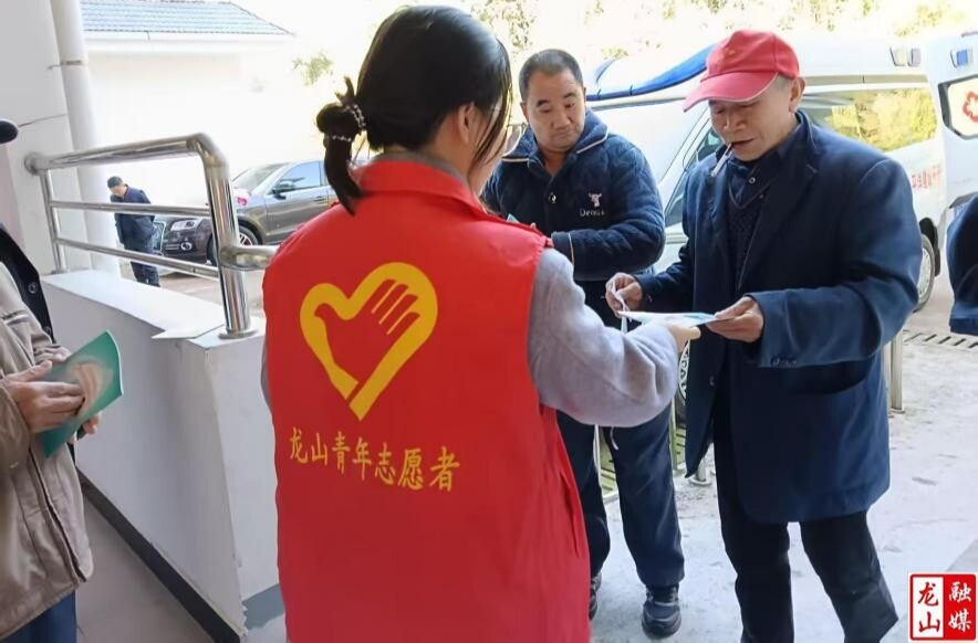 洛塔乡开展重阳节爱老敬老活动