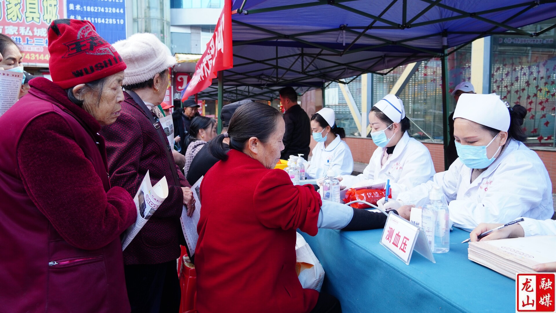 县中医院“世界卒中日暨重阳节”义诊活动暖心举行
