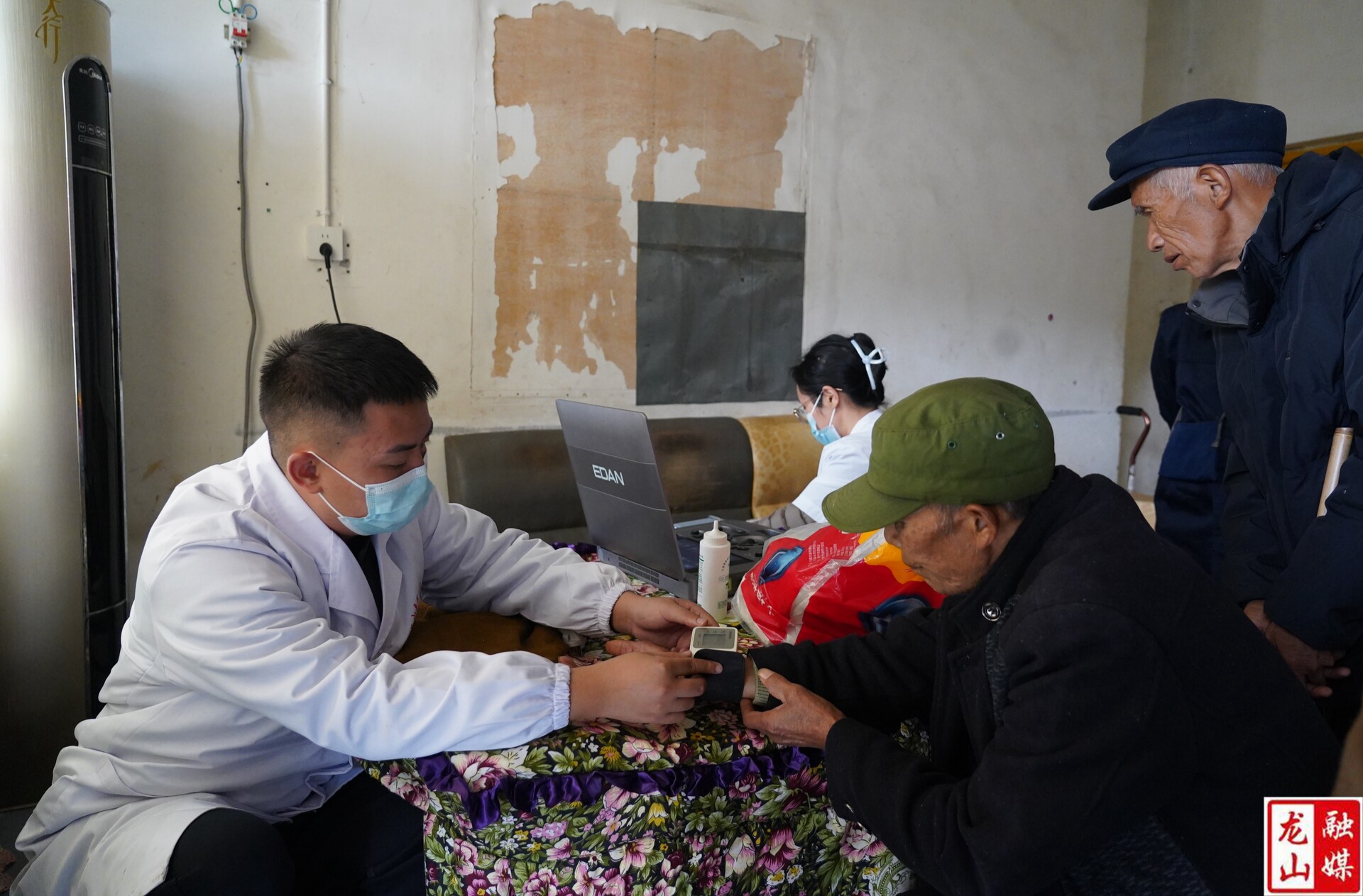 靛房镇卫生院赴他砂社区敬老院开展爱心义诊活动