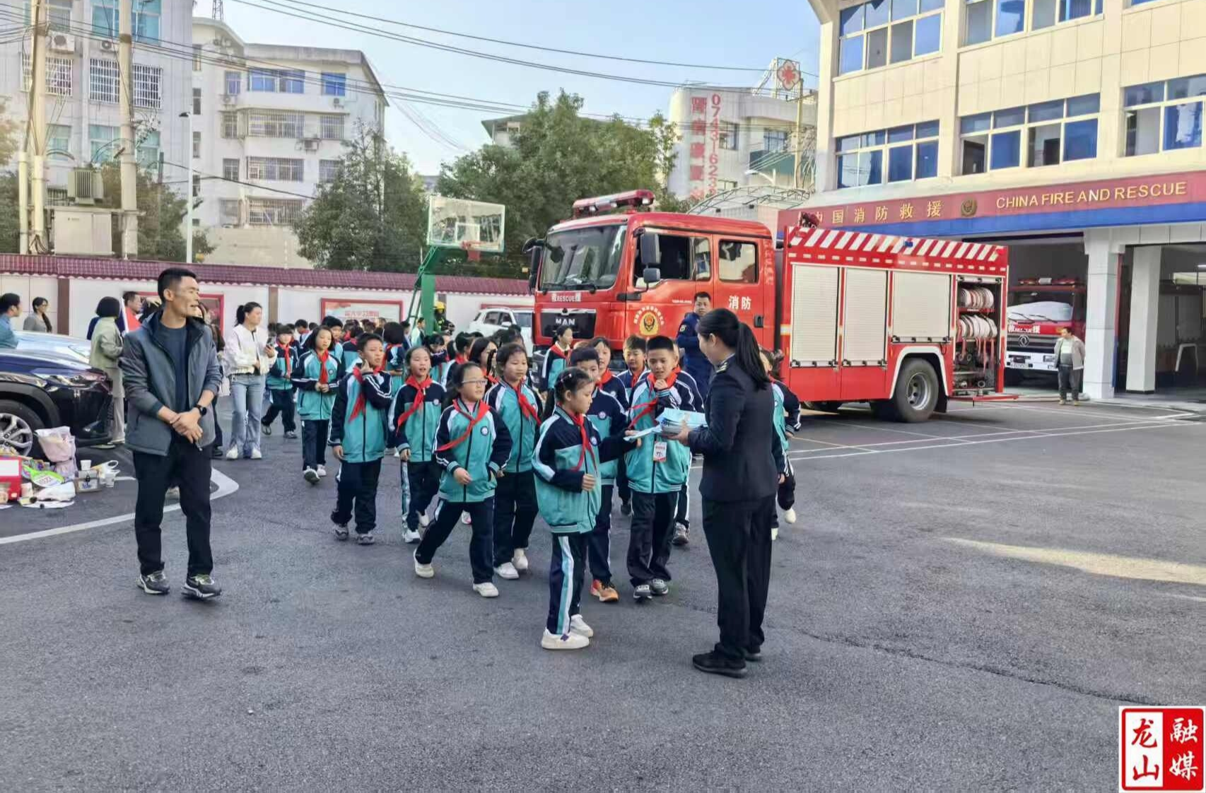 多部门联合开展沉浸式  “119”消防宣传月活动