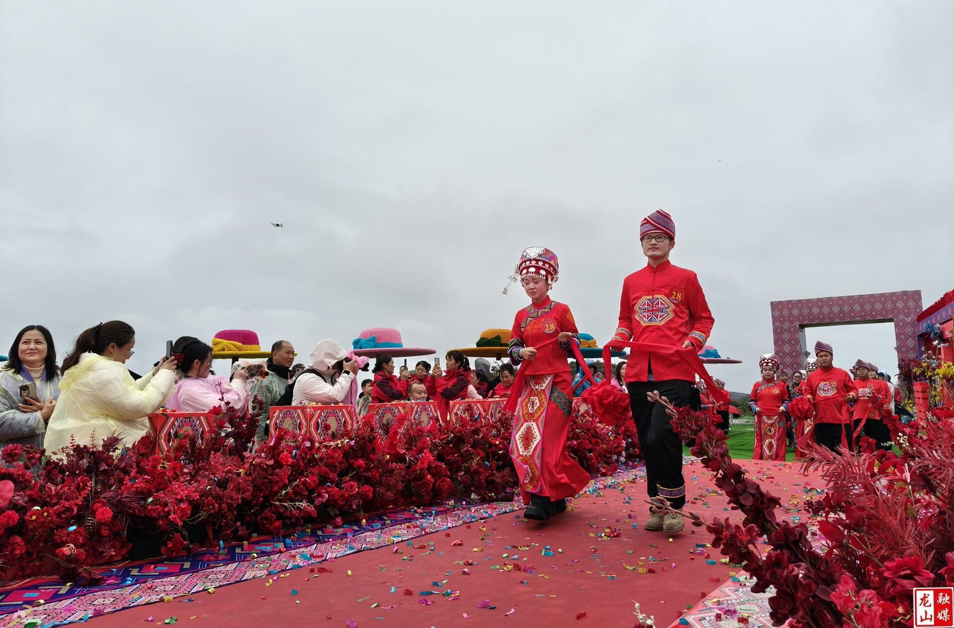 八面山集体婚礼浪漫启幕  全力打造湘西婚俗新地标