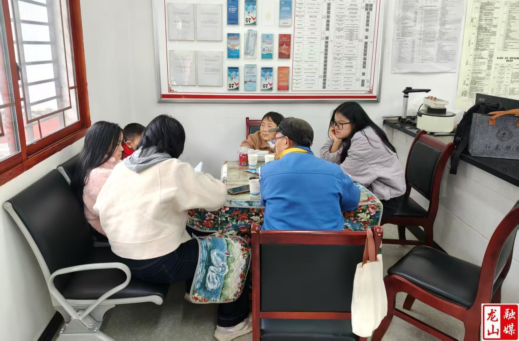 州、县民政局联合走访慰问困境儿童