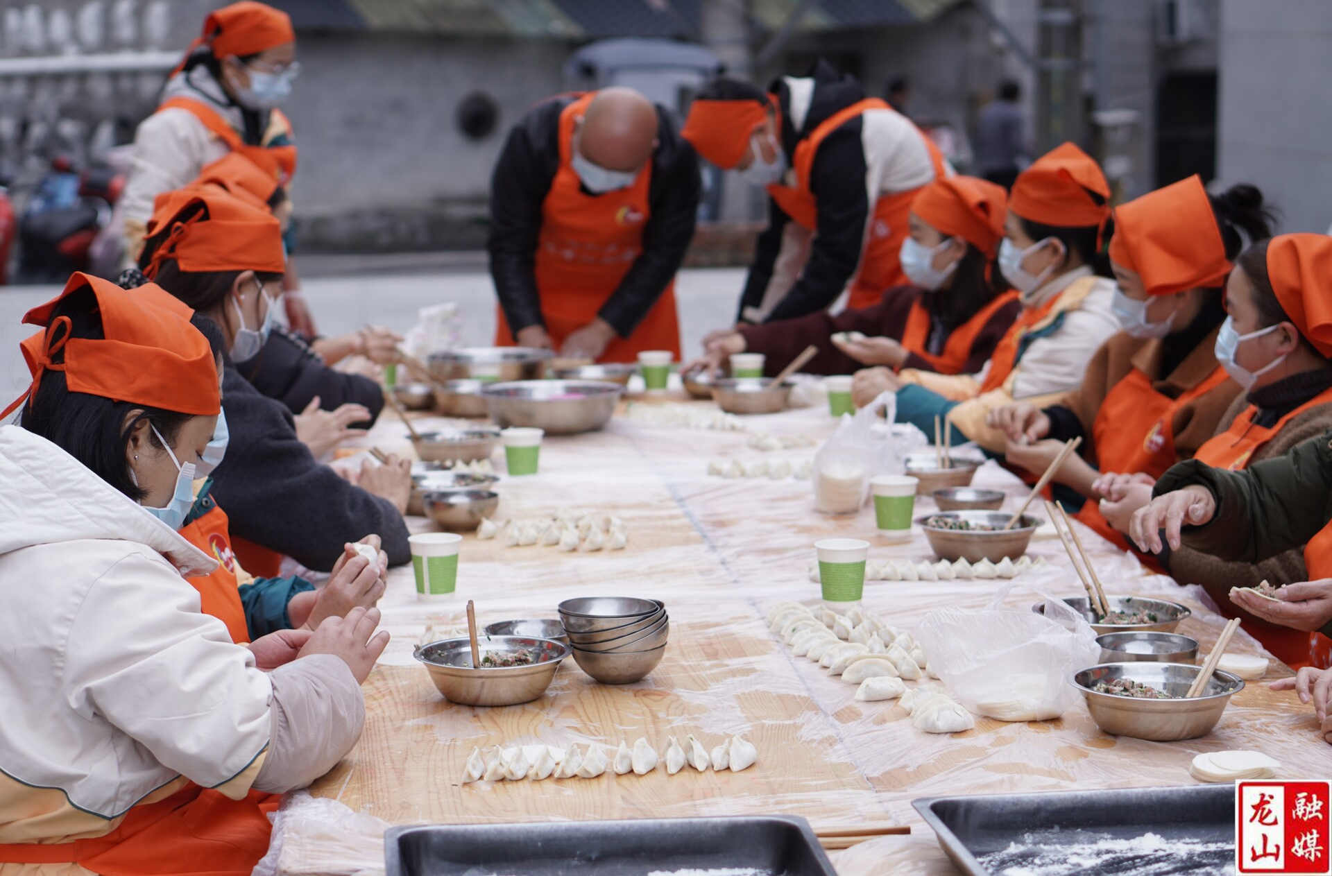老干幼儿园：家校携手包饺子 膳食共育暖初冬