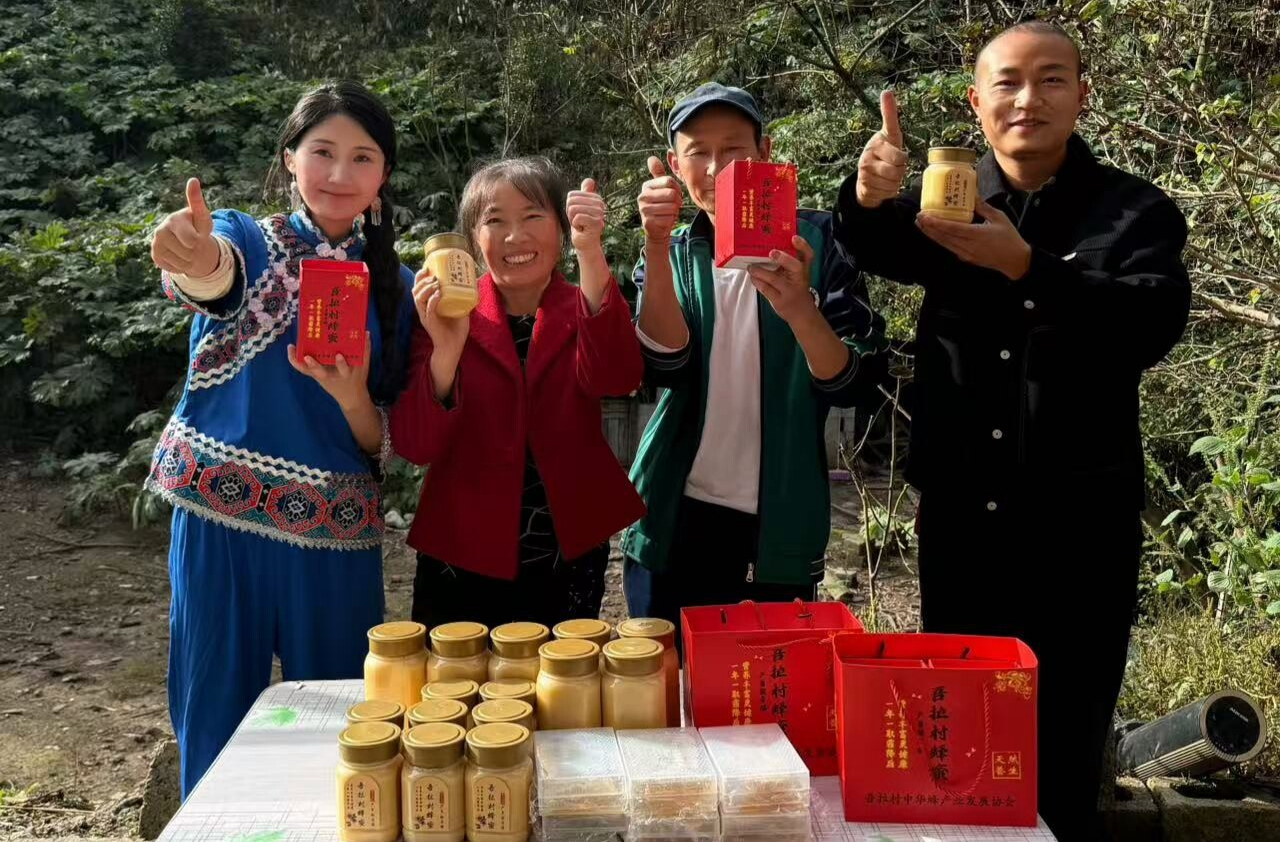 靛房镇村干部“代言”中华蜂蜂蜜 短视频助力甜蜜产业飘香