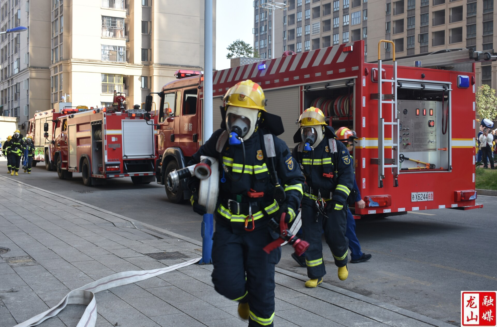 龙山县启动2025年消防宣传月活动