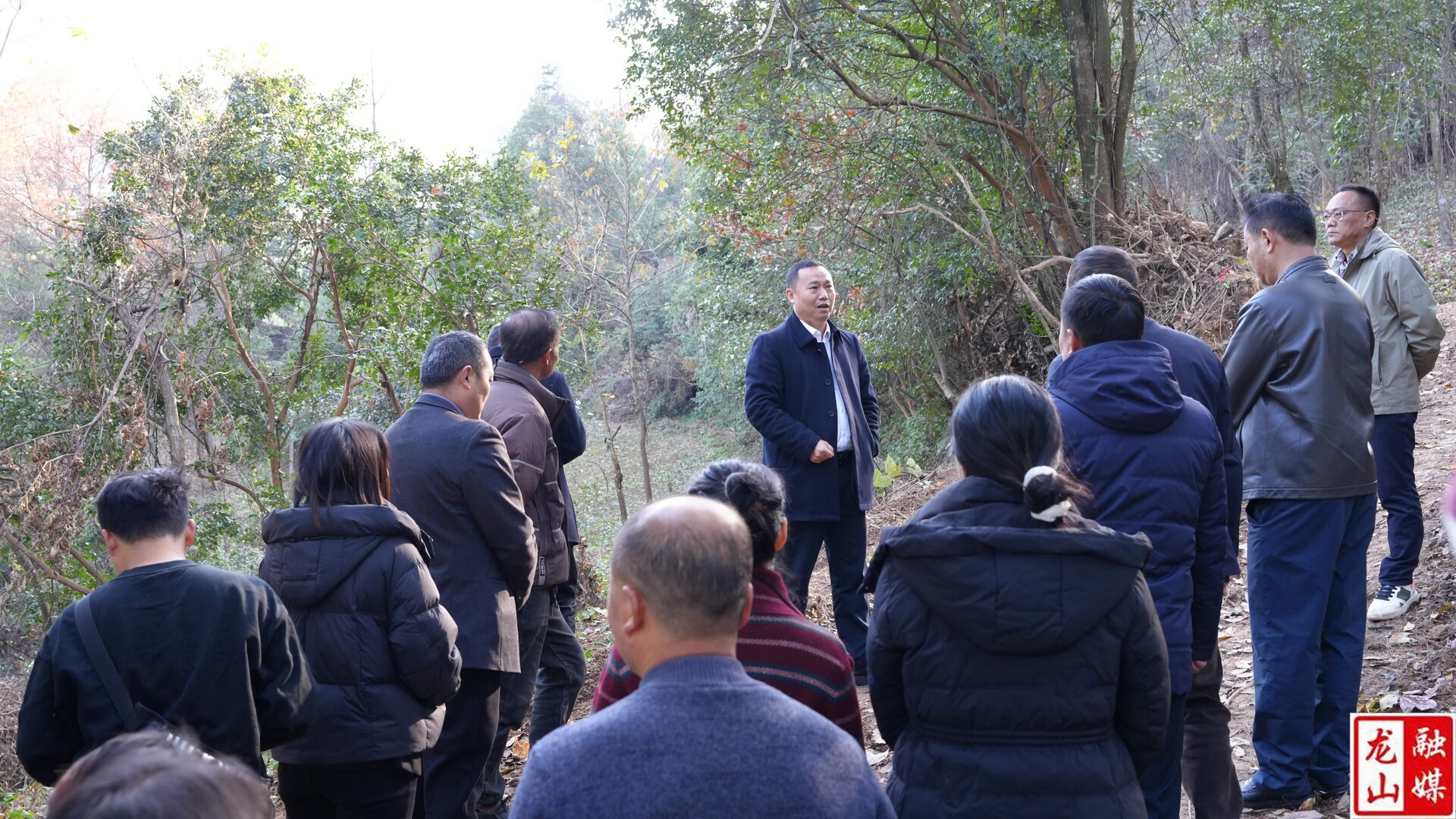 周胜益参加县人大代表小组活动