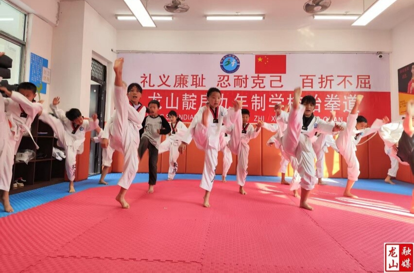 博力威再向靛房学校捐赠跆拳道用品  对口帮扶续写公益新篇