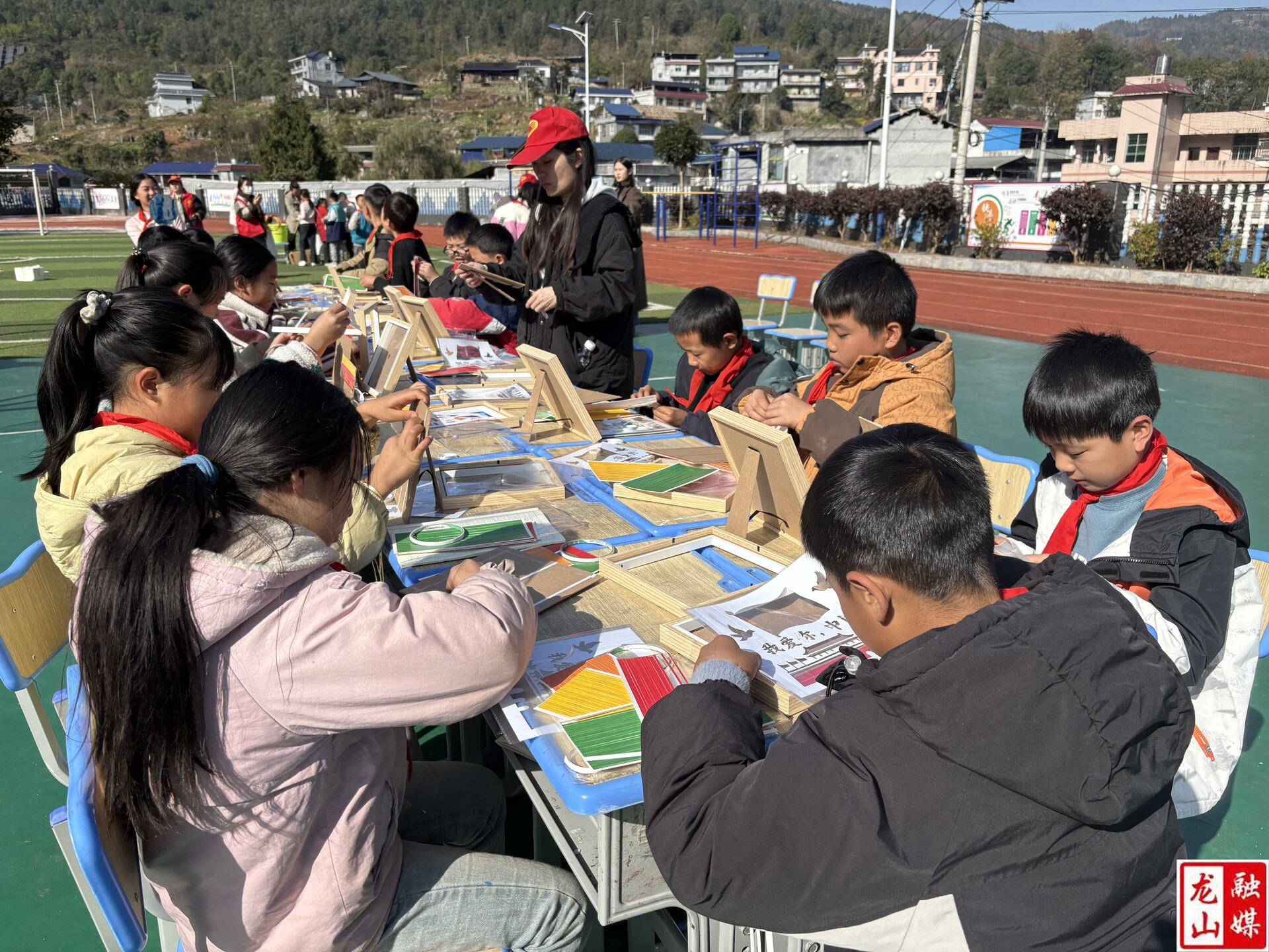 非遗手工活动走进水田坝镇中心小学