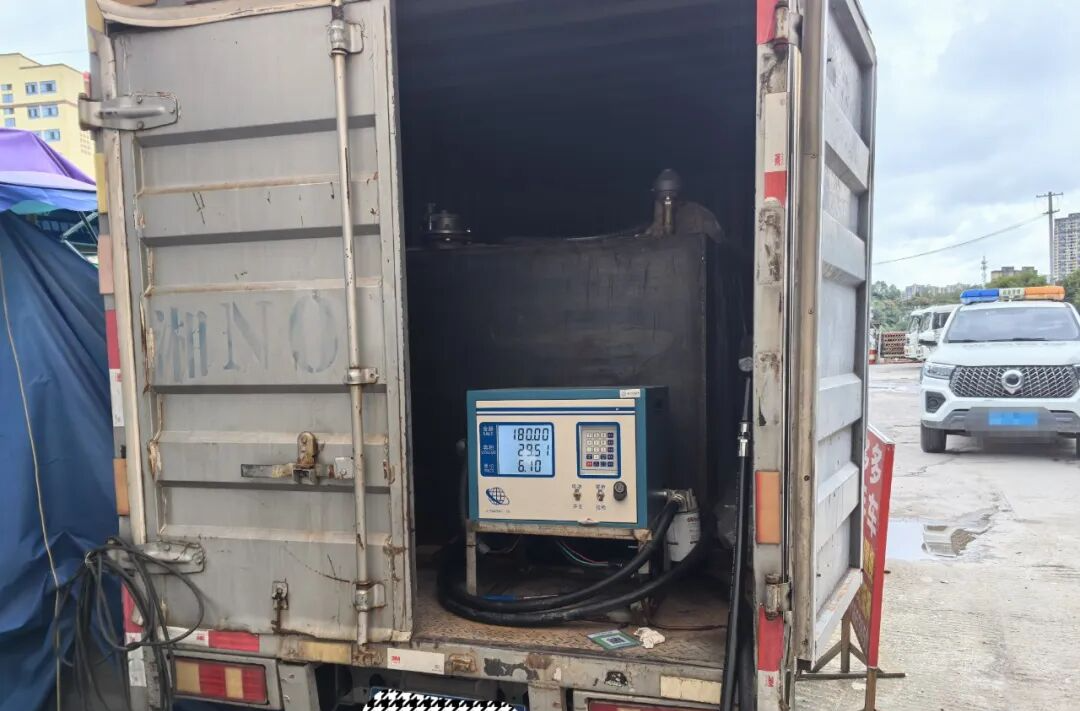 【三查一曝光】非法经营危险化学品（汽油、柴油） 钟某、谢某被查！