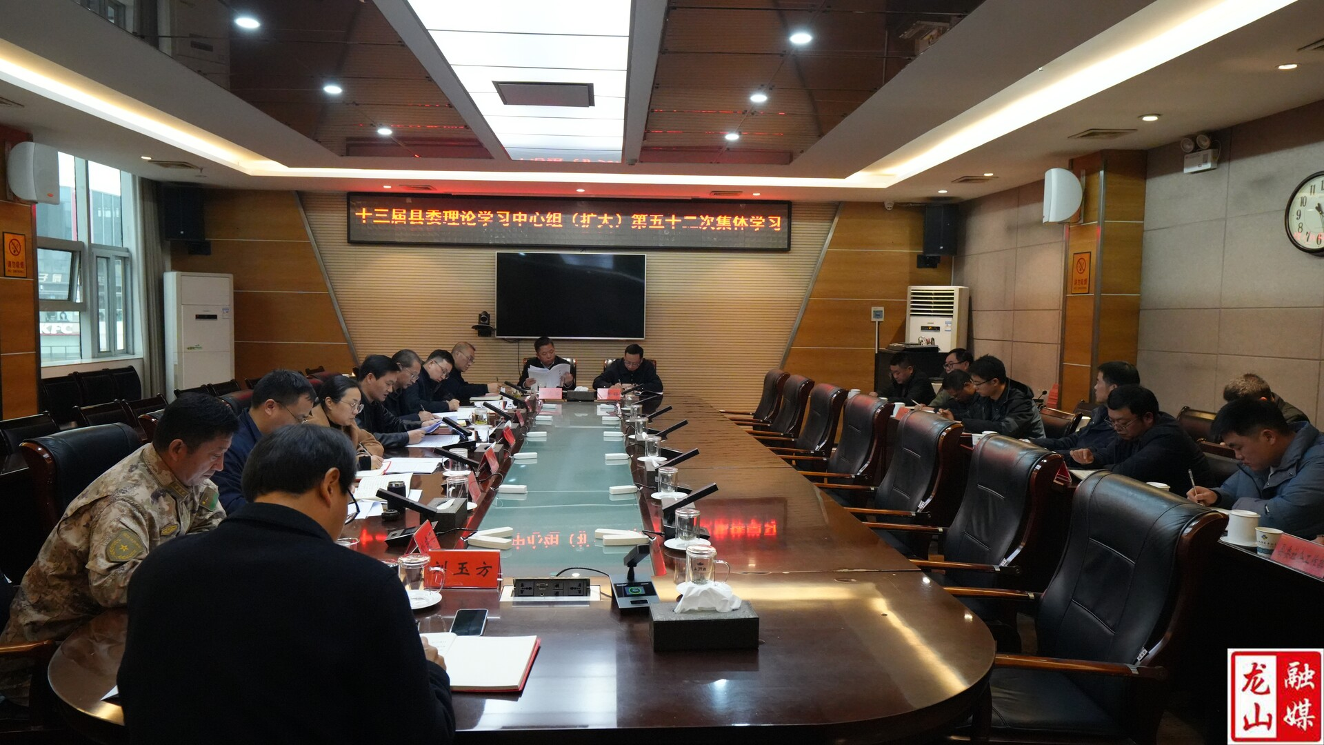 十三届县委理论学习中心组（扩大）举行第五十二次集体学习