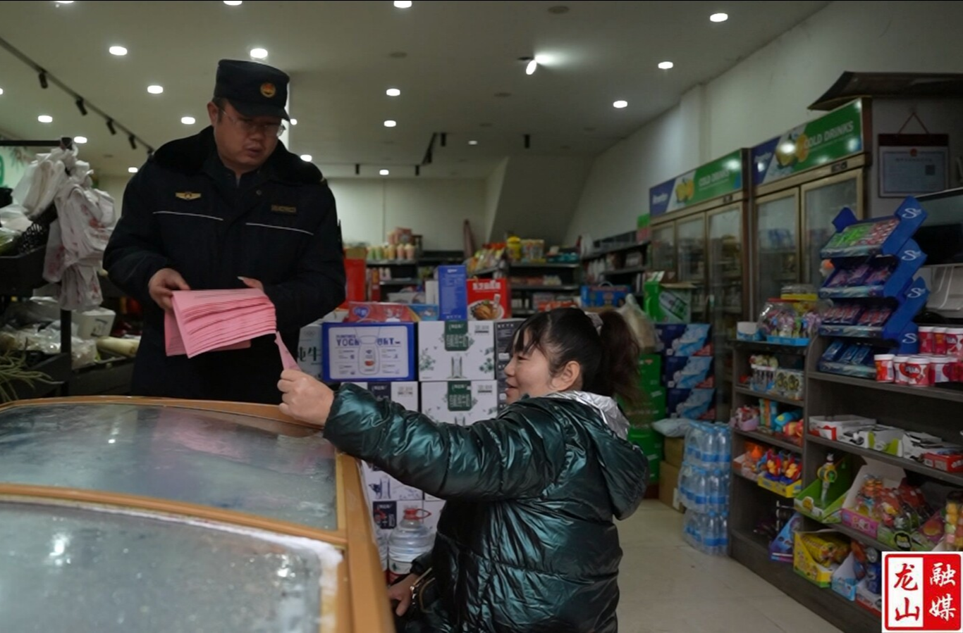 【禁燃禁放齐践行 共建文明龙山城】县城市管理和综合执法局扎实开展禁燃烟花爆竹宣传活动