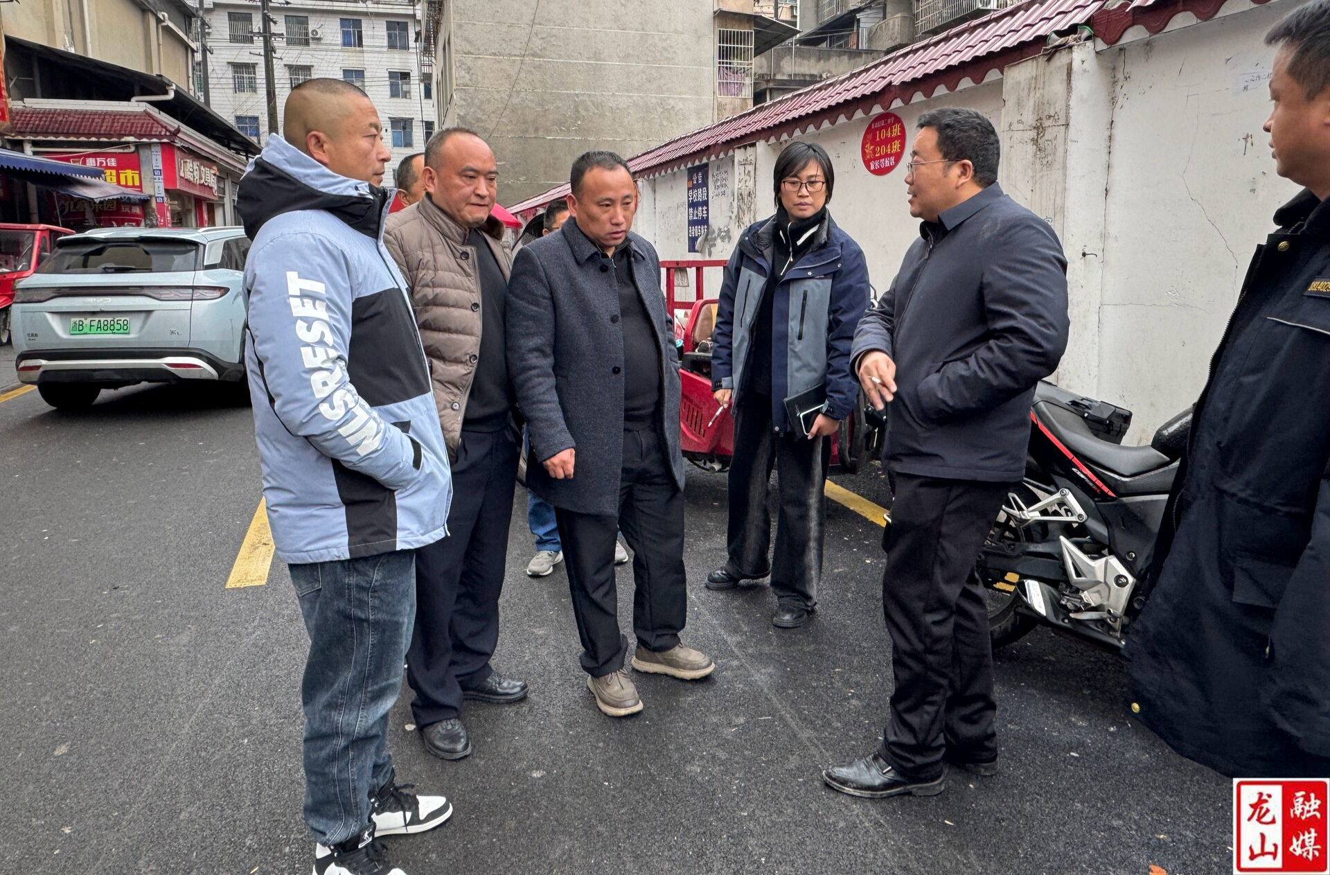 龙山县召开校园周边交通整治现场办公会 靶向破解 “出行难”