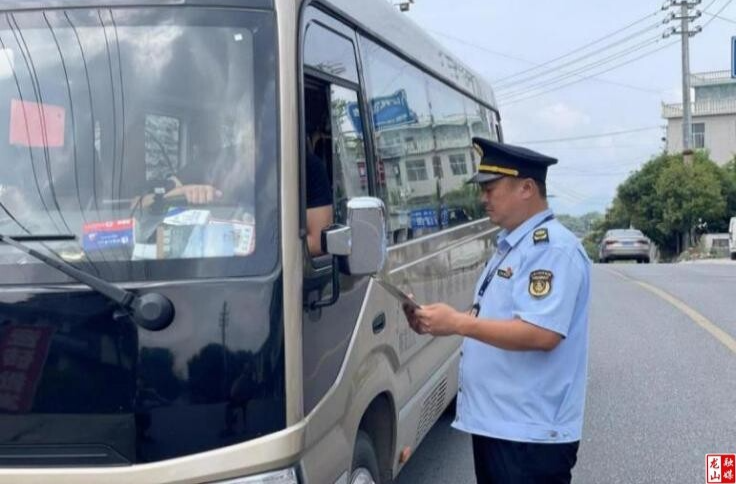 刚柔并济护通途 —— 记龙山县交通运输综合行政执法大队大队长田剑