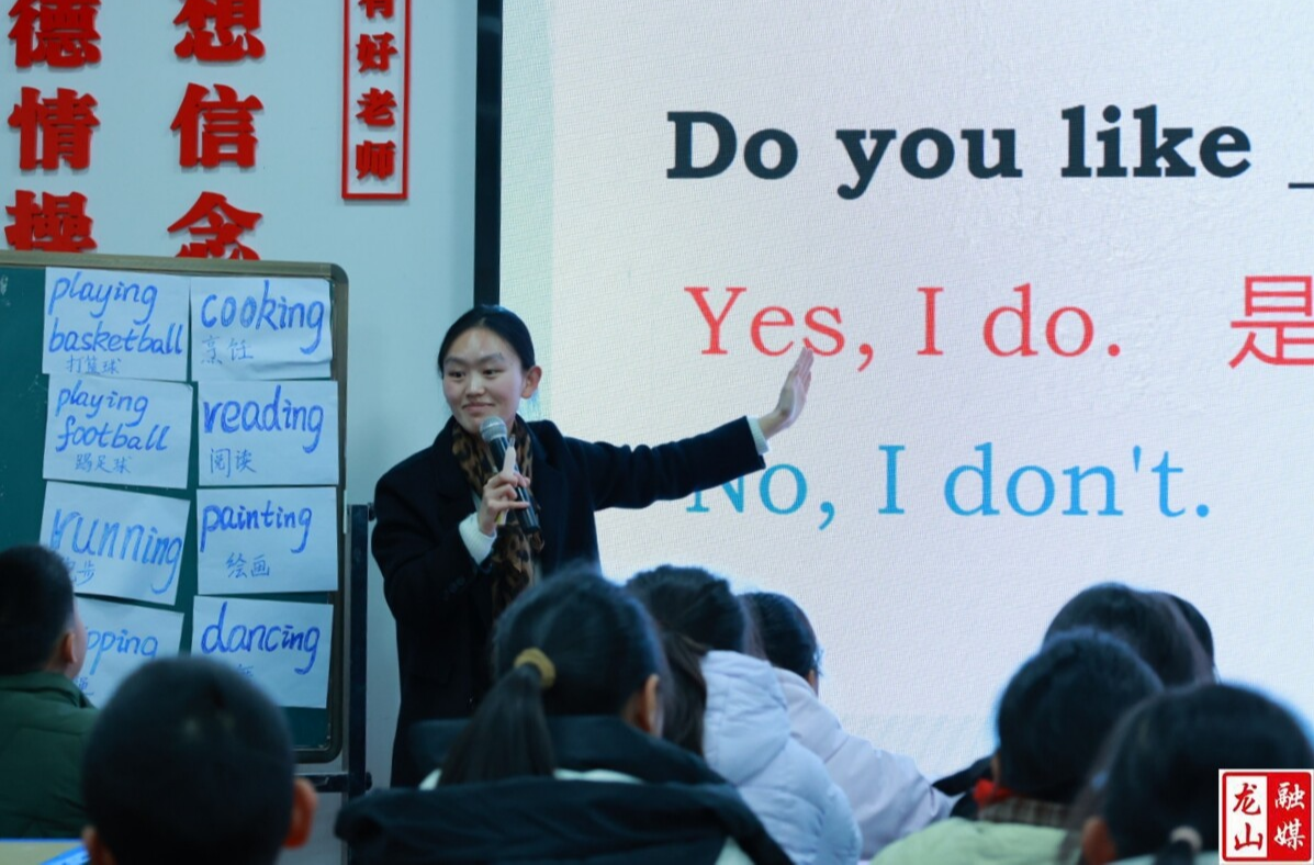 图片新闻：湘渝边区教师齐聚里耶研讨智慧课堂