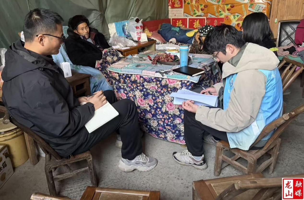 石羔街道民政社工站：走访孤寡独居老人“情暖老人心”