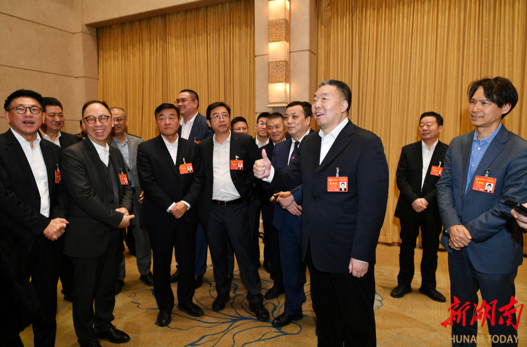 毛万春主持召开港澳地区省政协委员、海外侨胞工作座谈会