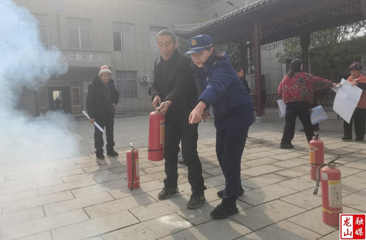 石牌镇中心敬老院开展冬季消防安全演练