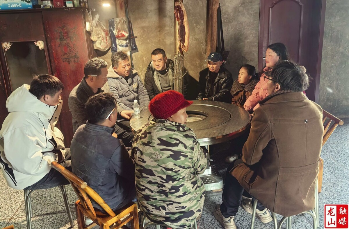 火塘边讲理论 院坝里话振兴 ——茨岩塘镇开展党的创新理论“百人千场进万站”文明实践示范宣讲活动