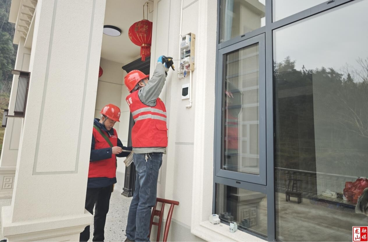 龙山电力优质服务为春节假期护航