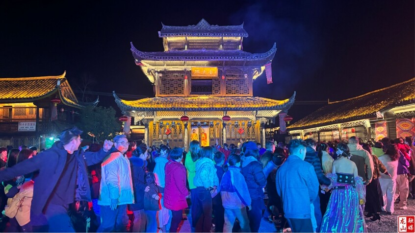 惹巴拉景区年味浓  土家山寨展示传统民俗