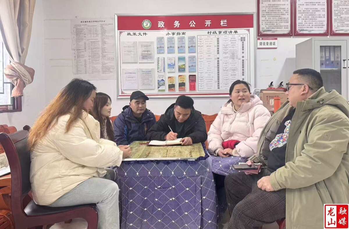 内溪乡五官村驻村工作队开展“收心”座谈