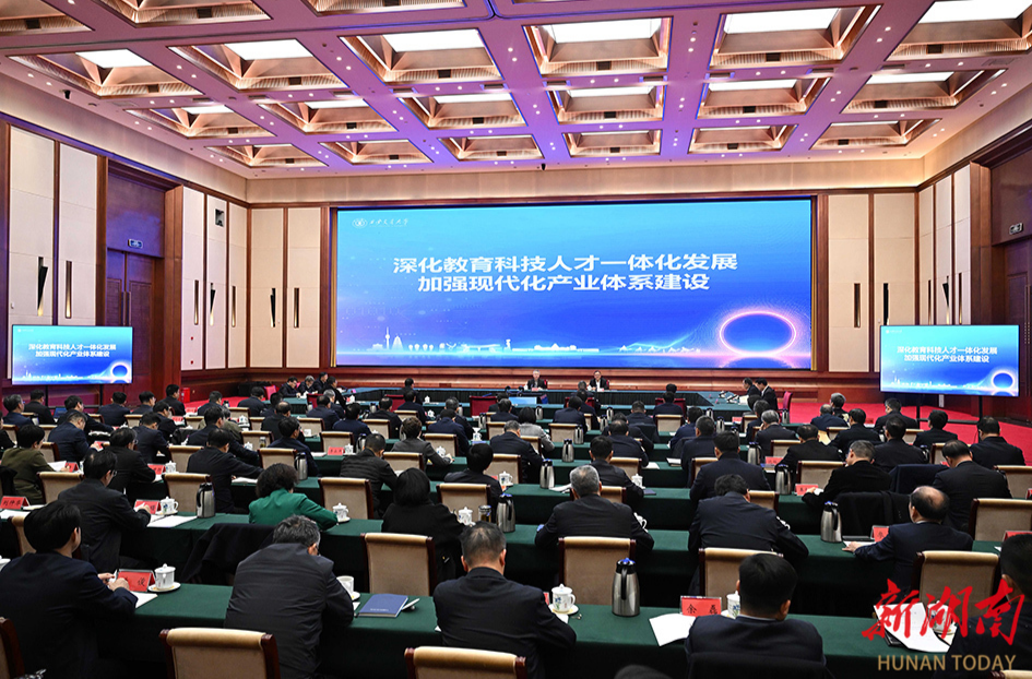 沈晓明：一体推进教育科技人才发展 为实现“三高四新”美好蓝图提供有力支撑