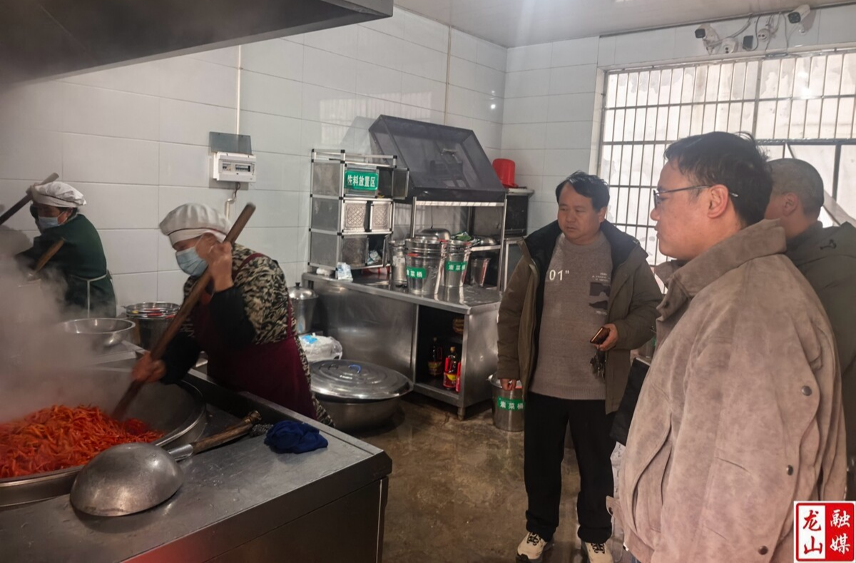 靛房镇开展校园与养老机构食堂食品安全专项检查