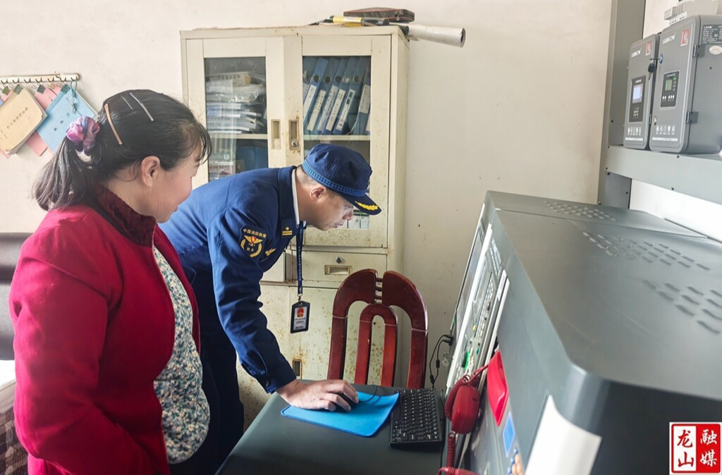 龙山：筑牢养老机构“防火墙”  “火焰蓝”全力守护“夕阳红”