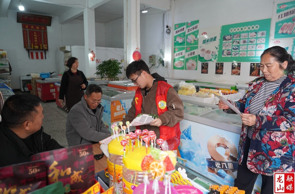 靛房镇：赶集日送“文明”  家常话暖民心