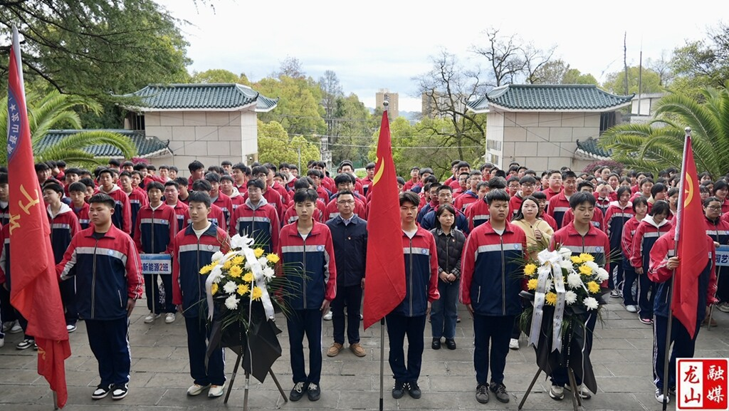 第一职业中学开展清明祭扫活动