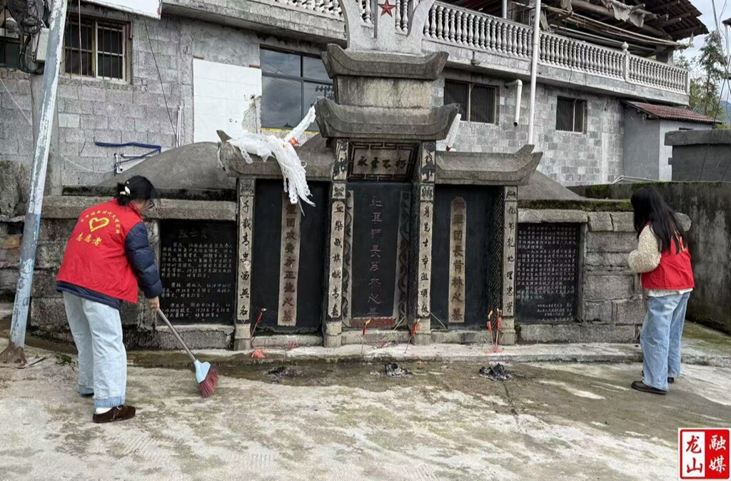 召市镇：清明祭英烈 志愿护忠魂
