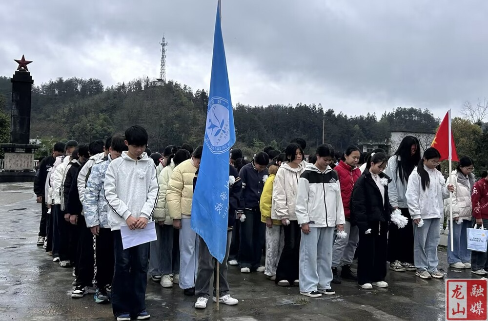 桂塘镇九年制学校开展清明祭扫活动